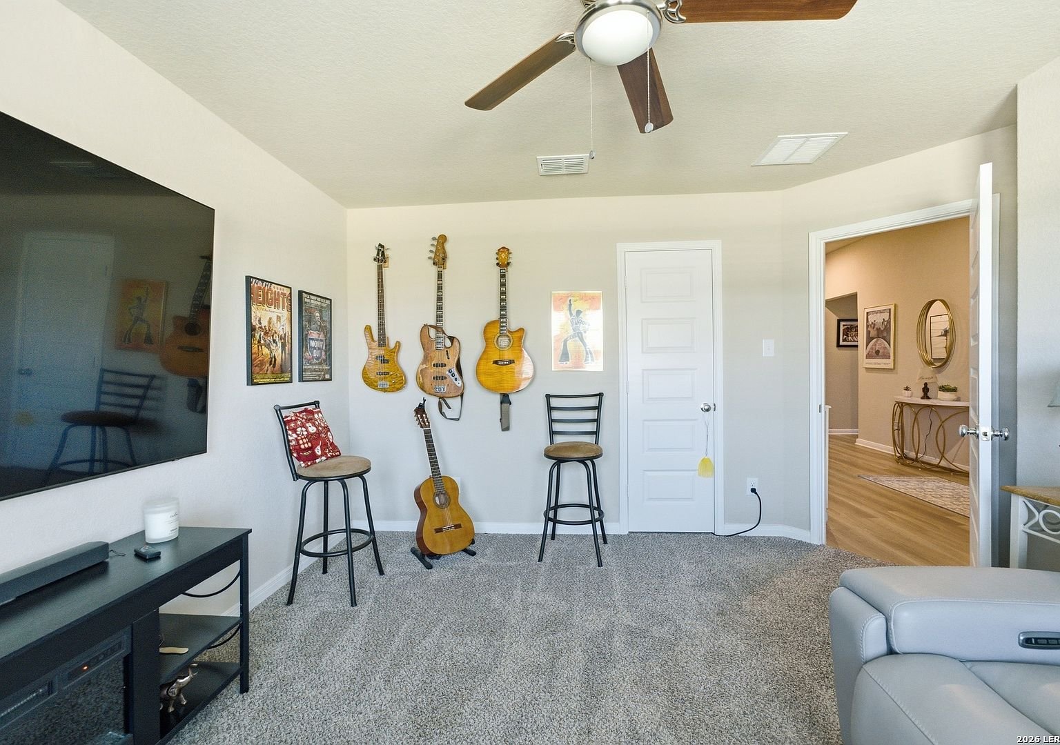 Secondary bedroom sitting area