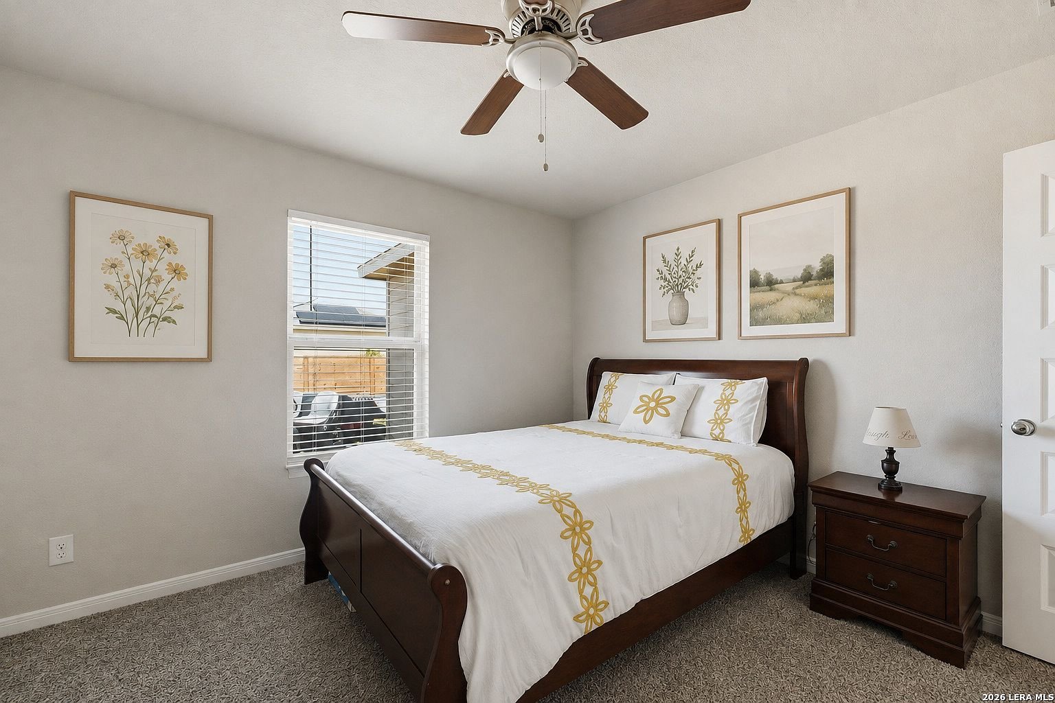 Secondary bedroom with twin bed