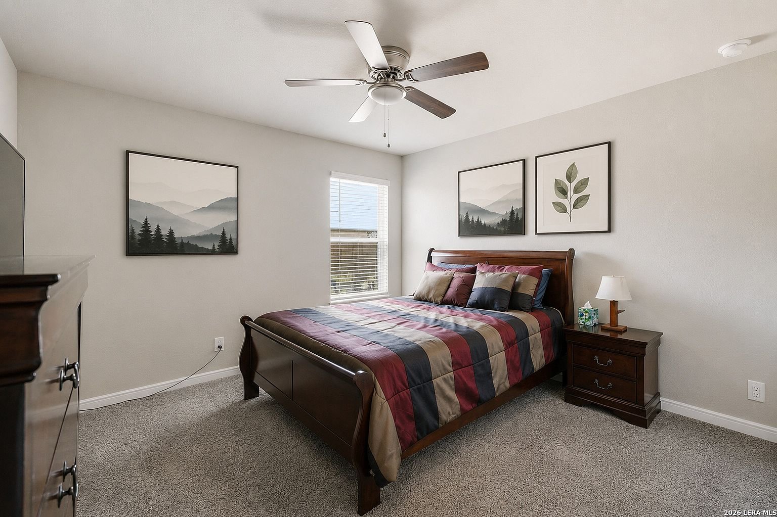 Secondary bedroom with queen bed